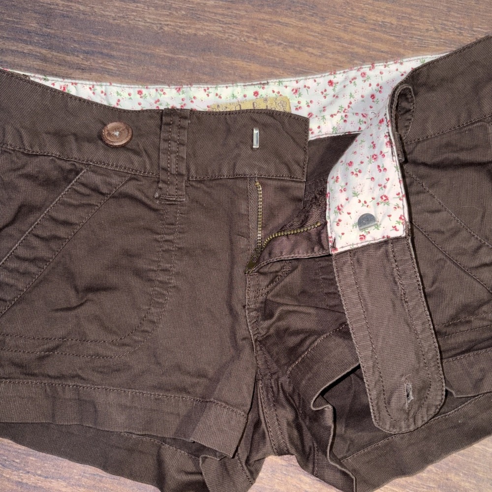 Y2K Jalate Low Rise Women's Shorts Size 3 Brown Decorative Buttons - Picture 7 of 7